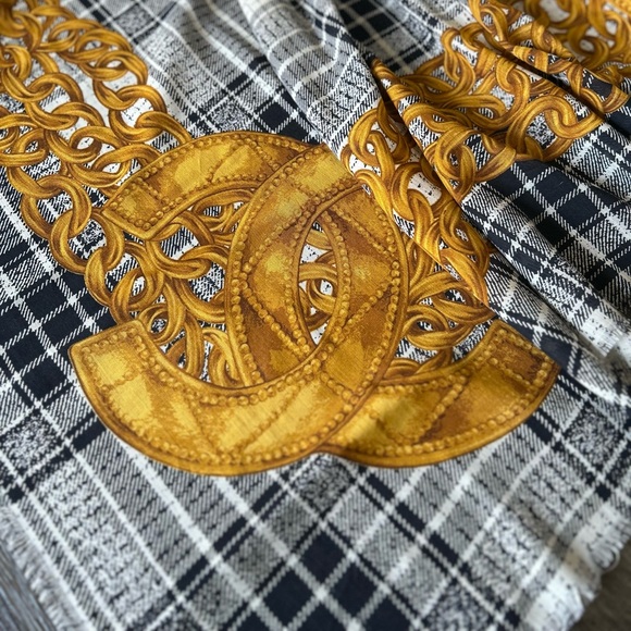 Chanel VTG Cashmere Silk Black & White Striped CC Gold Medallion Chain Scarf! - Picture 6 of 9